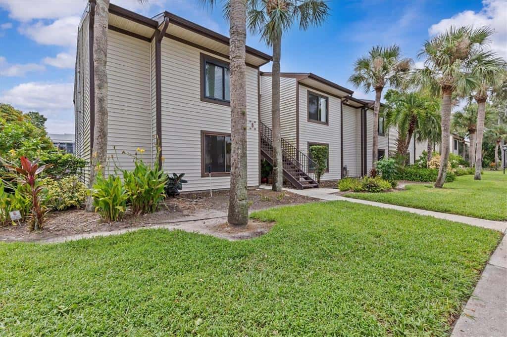 Condominium in TARPON SPRINGS