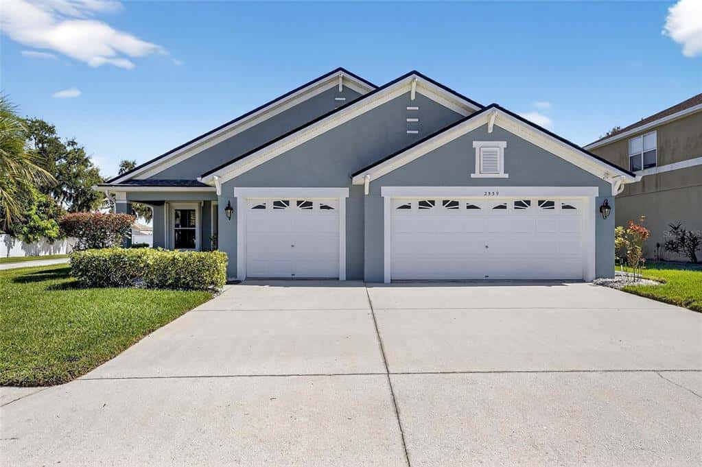 Single Family Residence in LAKELAND
