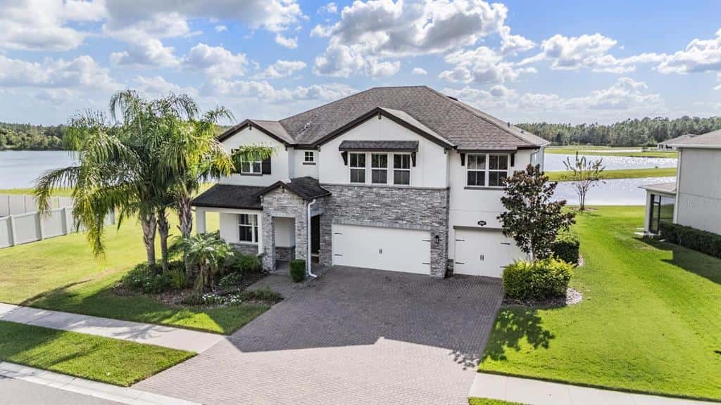 Single Family Residence in LUTZ
