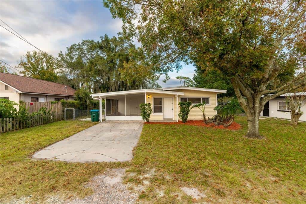 Single Family Residence in LONGWOOD
