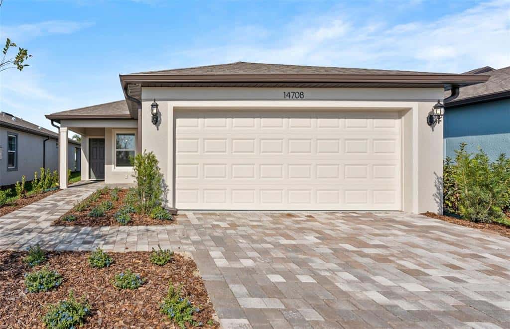 Single Family Residence in PARRISH