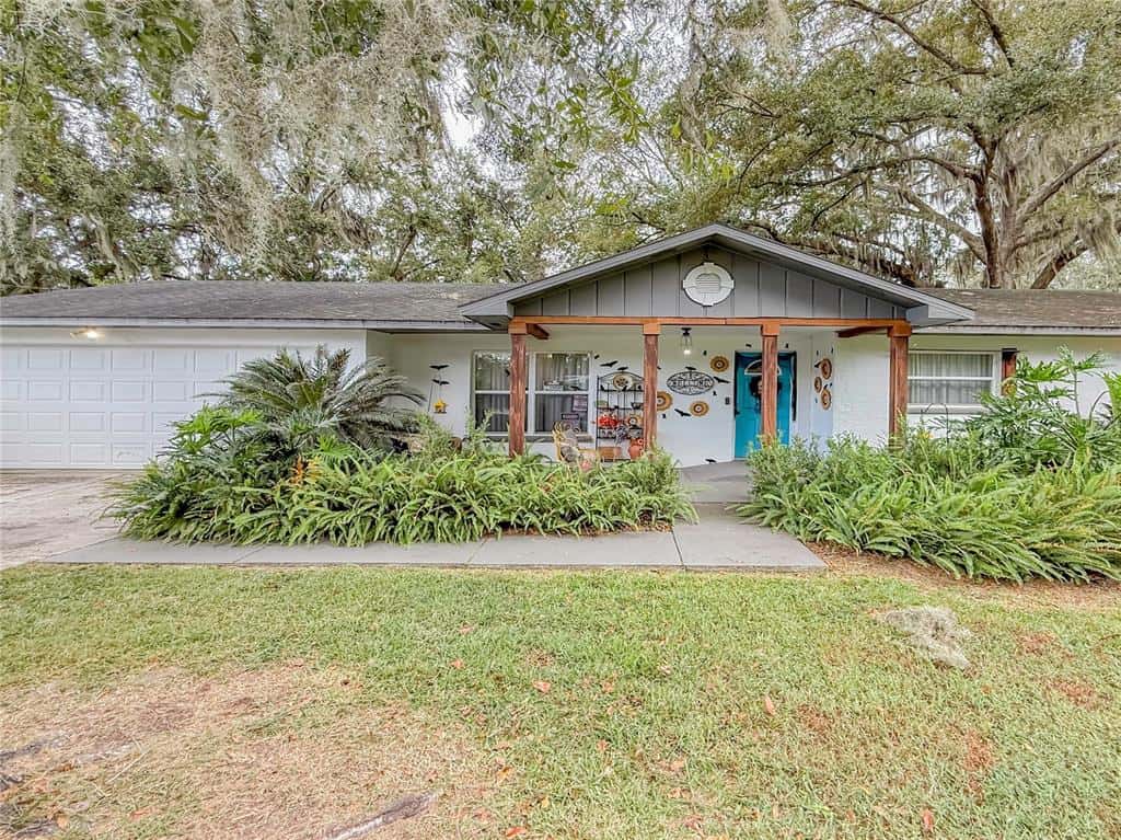 Single Family Residence in LAKELAND