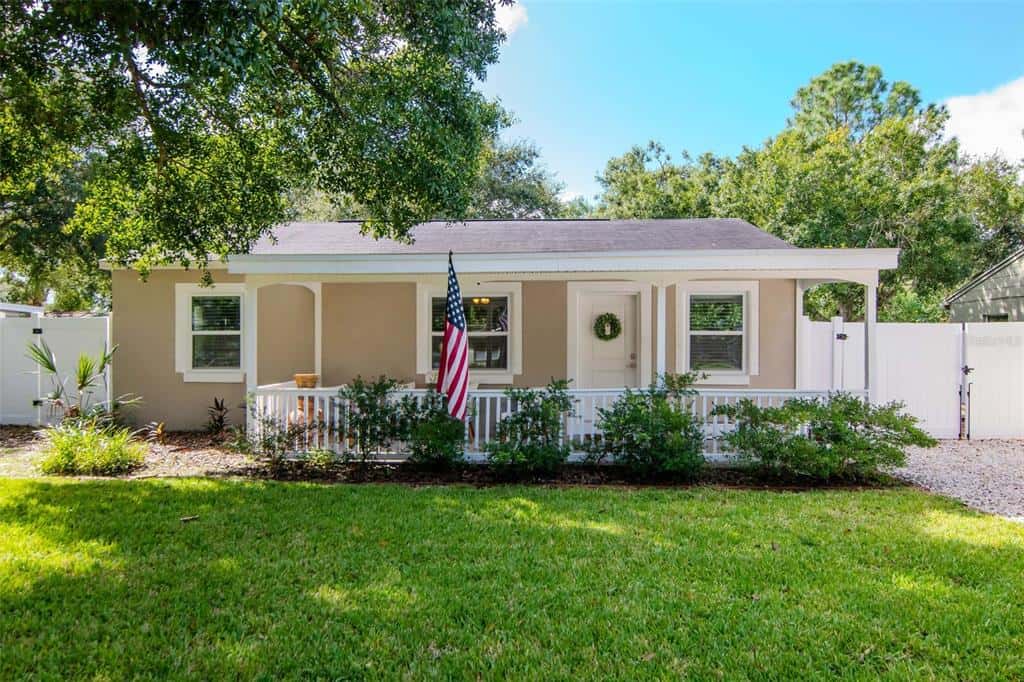 Single Family Residence in TAMPA
