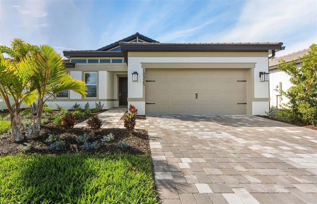 Single Family Residence in PARRISH