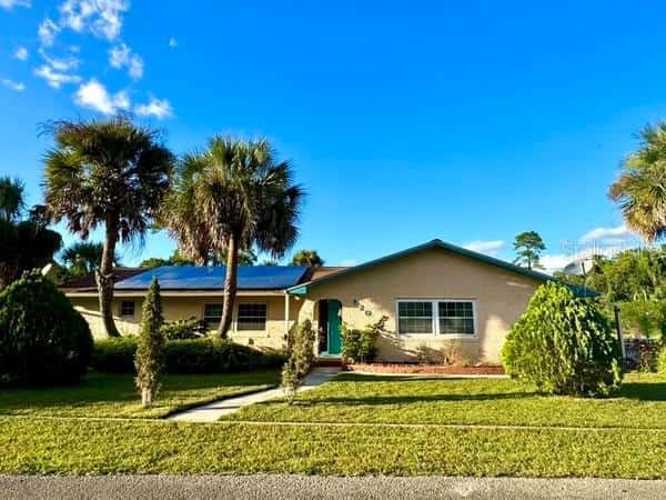 Single Family Residence in LONGWOOD