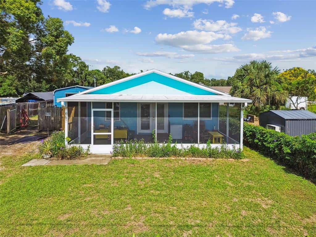 Single Family Residence in UMATILLA