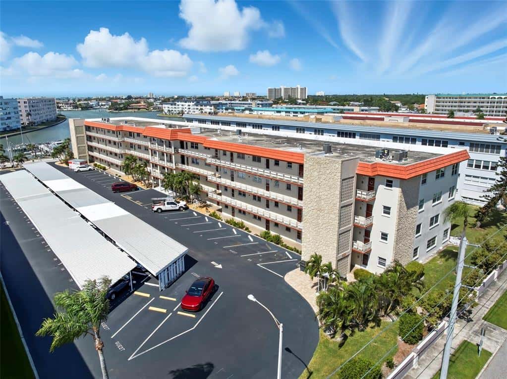 Condominium in GULFPORT