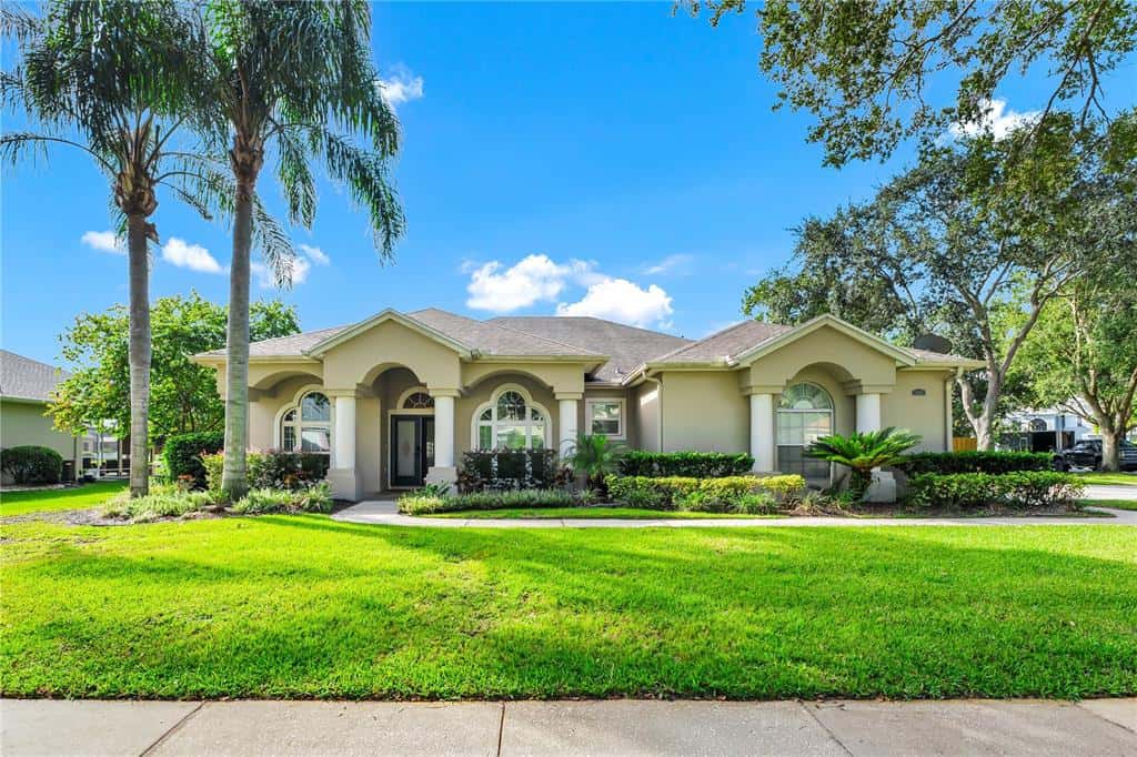 Single Family Residence in BELLE ISLE