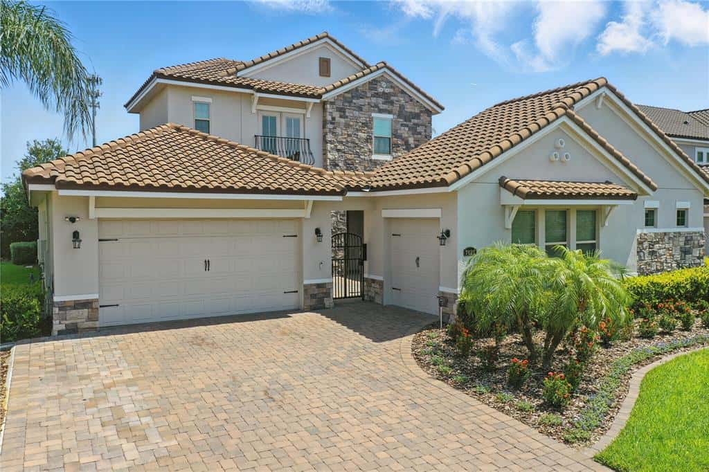 Single Family Residence in ORLANDO