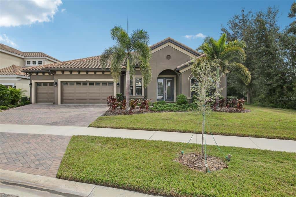 Single Family Residence in RIVERVIEW
