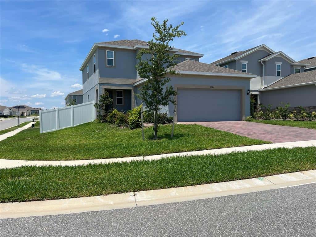 Single Family Residence in GROVELAND