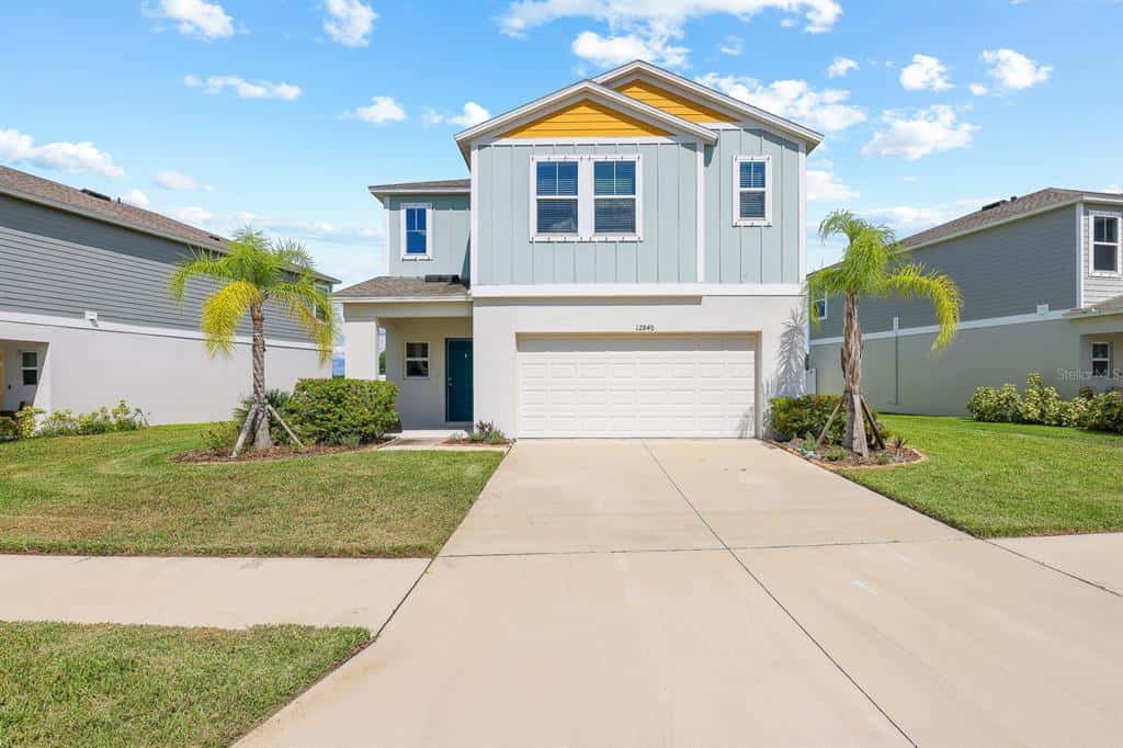 Single Family Residence in RIVERVIEW