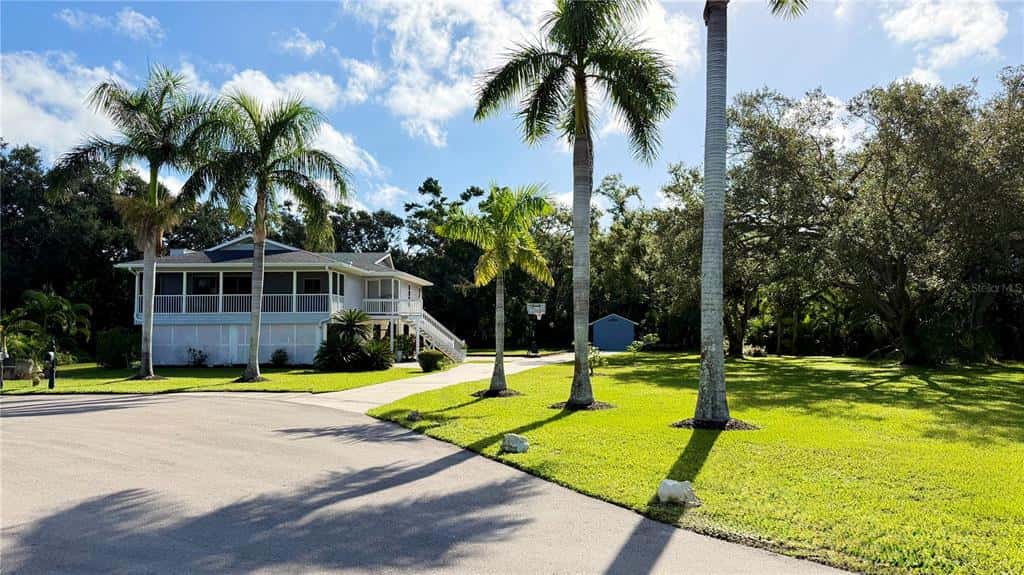 Single Family Residence in PALMETTO
