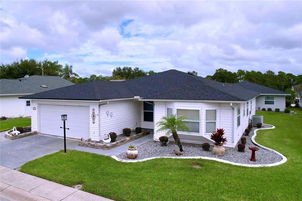 Single Family Residence in LAKELAND
