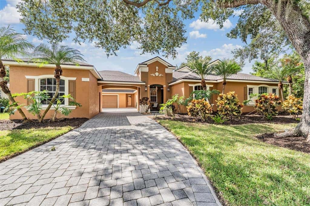 Single Family Residence in SARASOTA