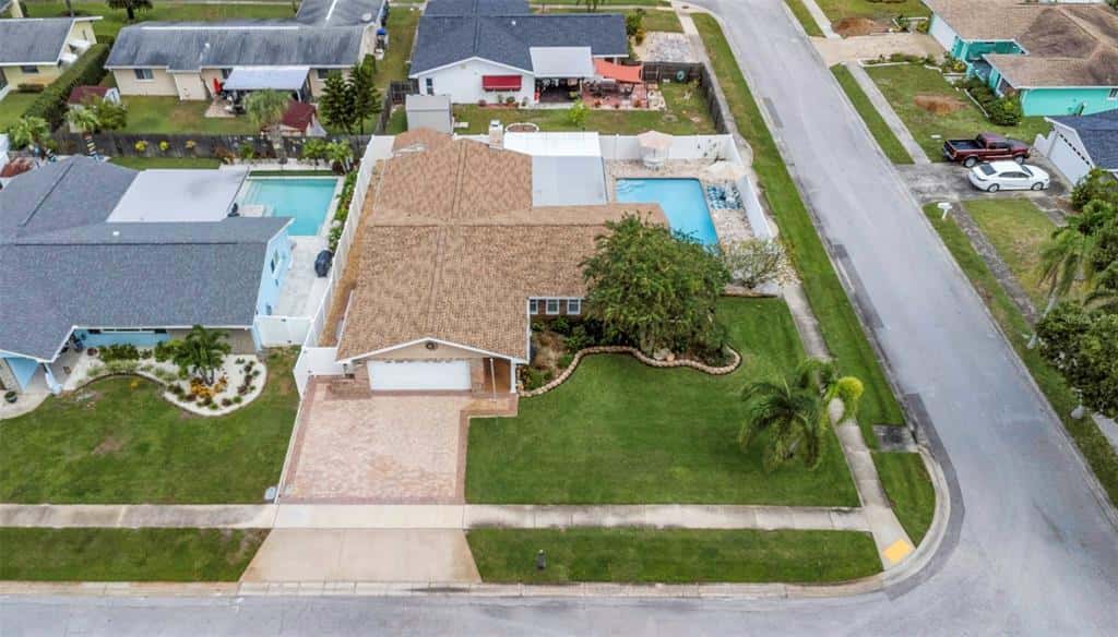 Single Family Residence in LARGO