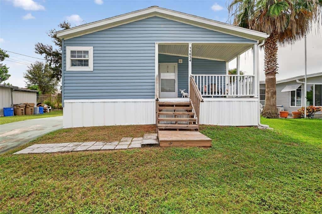Manufactured Home in TAVARES