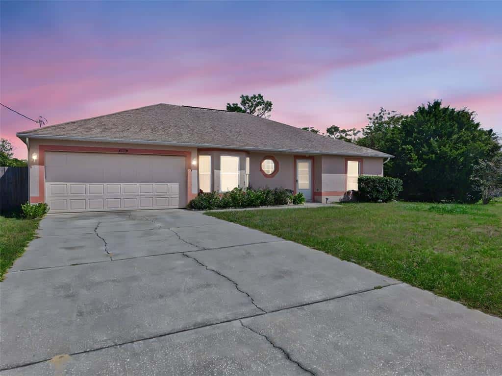Single Family Residence in SPRING HILL