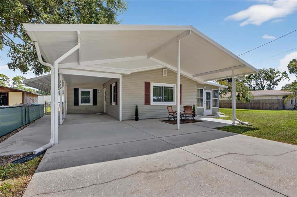 Single Family Residence in CLEARWATER