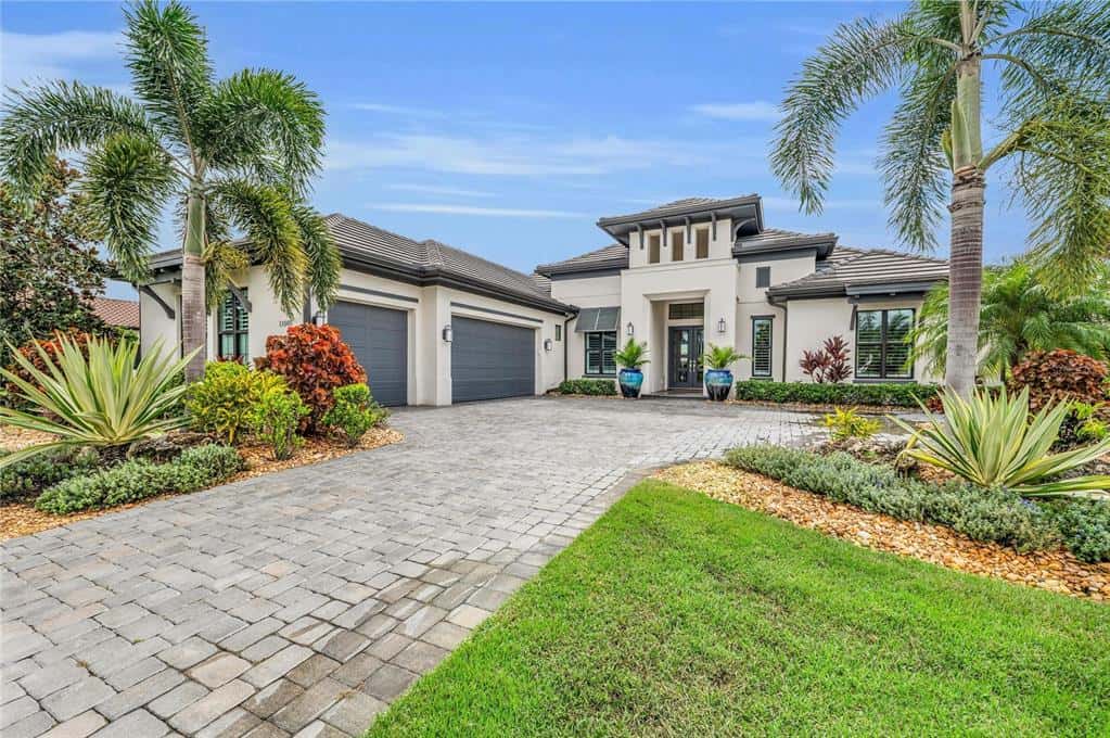 Single Family Residence in PARRISH