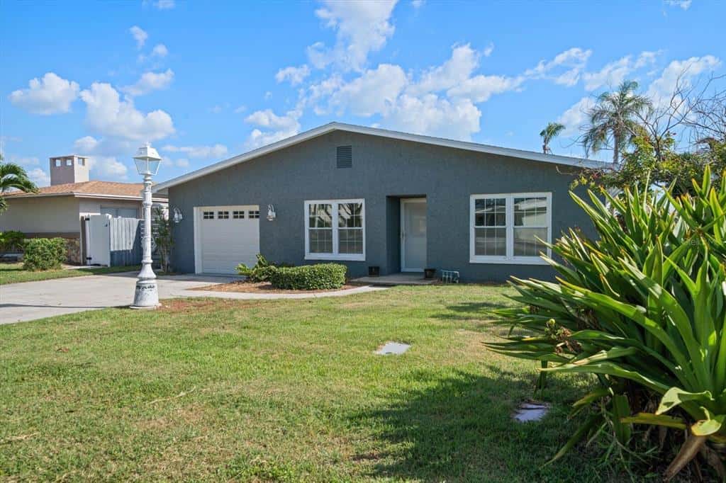 Single Family Residence in REDINGTON SHORES