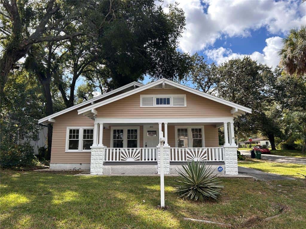Single Family Residence in TAMPA