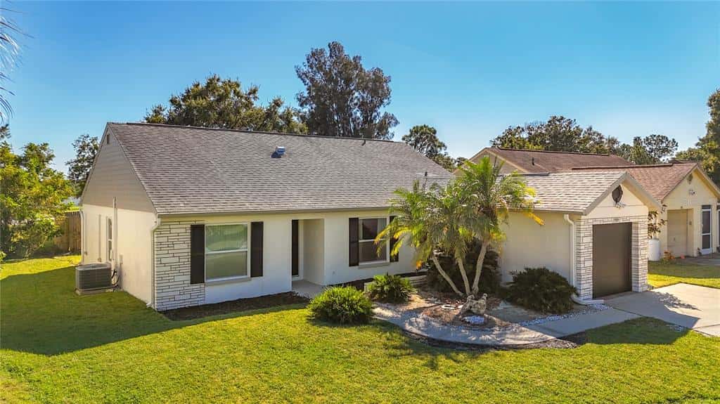 Single Family Residence in OLDSMAR