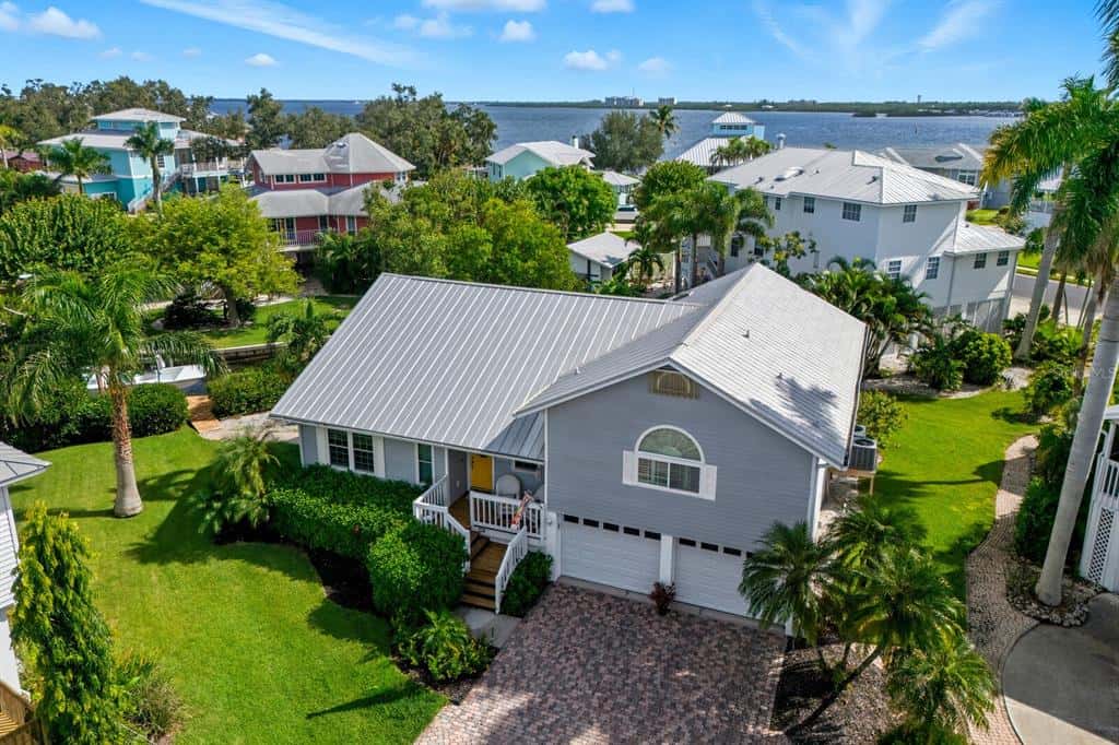 Single Family Residence in PALMETTO