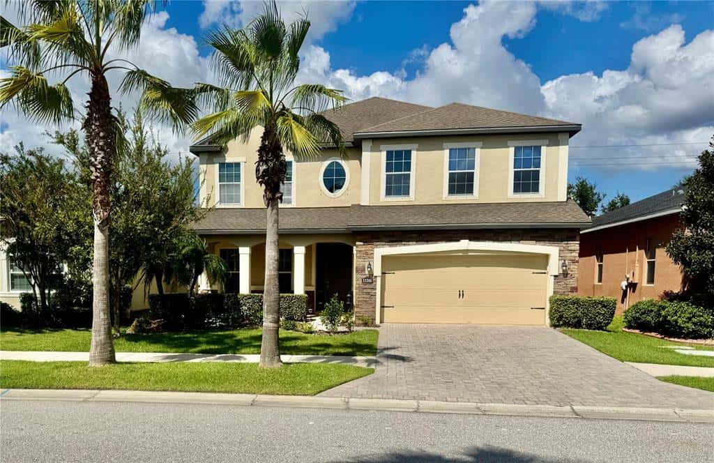 Single Family Residence in RIVERVIEW