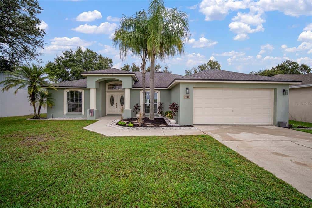 Single Family Residence in LAKELAND
