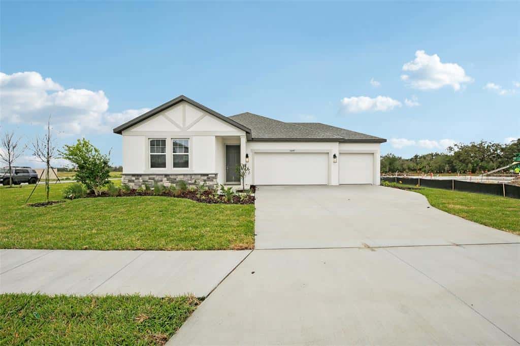 Single Family Residence in PARRISH