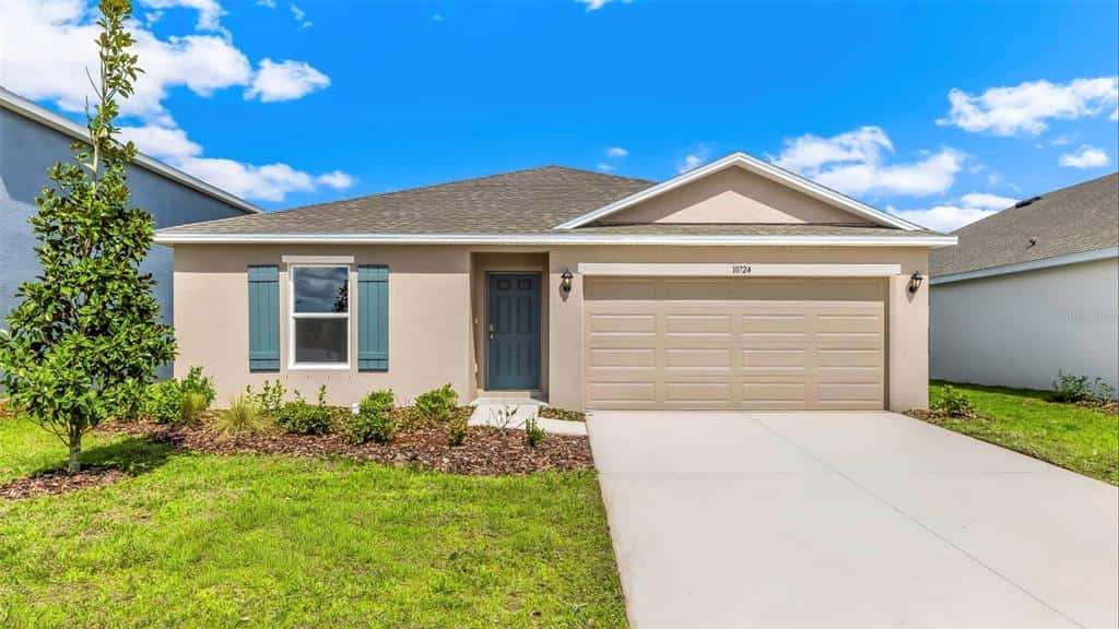 Single Family Residence in PARRISH
