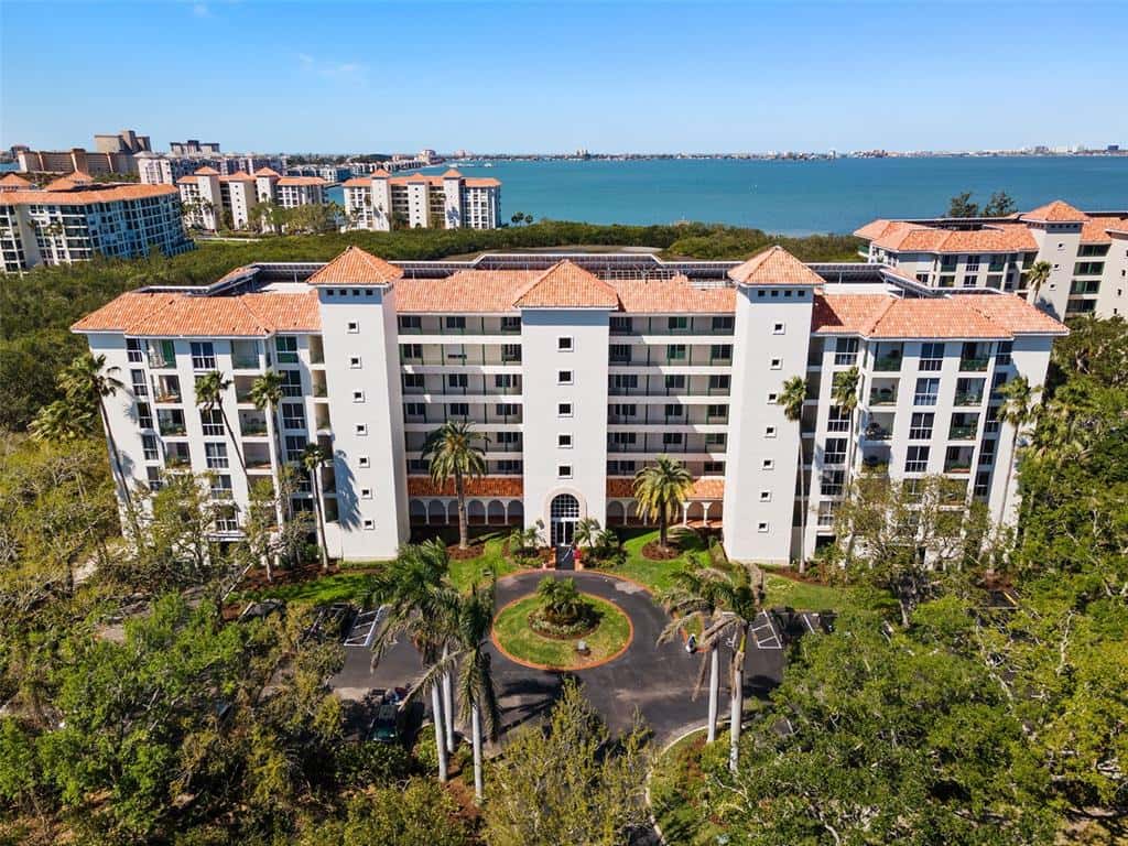 Condominium in ST PETERSBURG