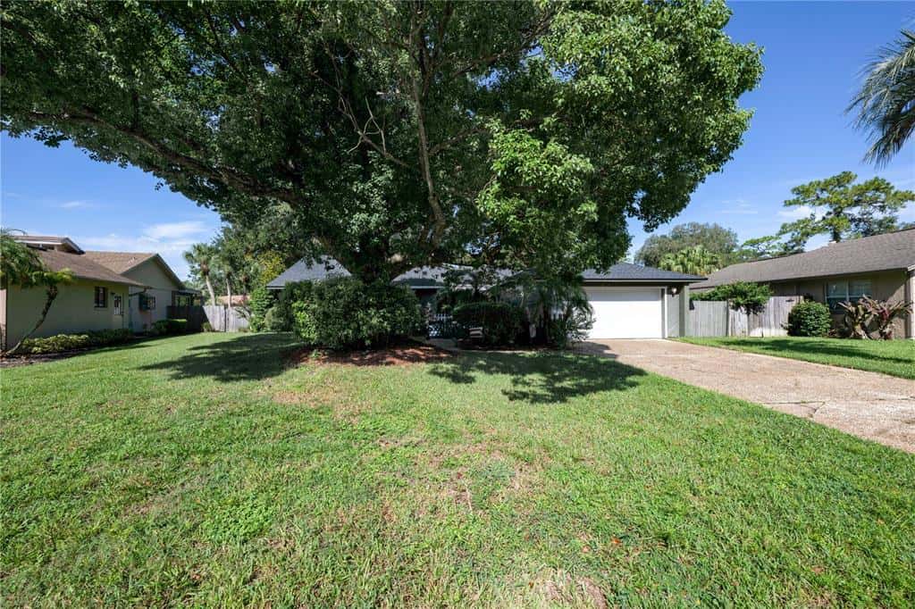 Single Family Residence in LONGWOOD
