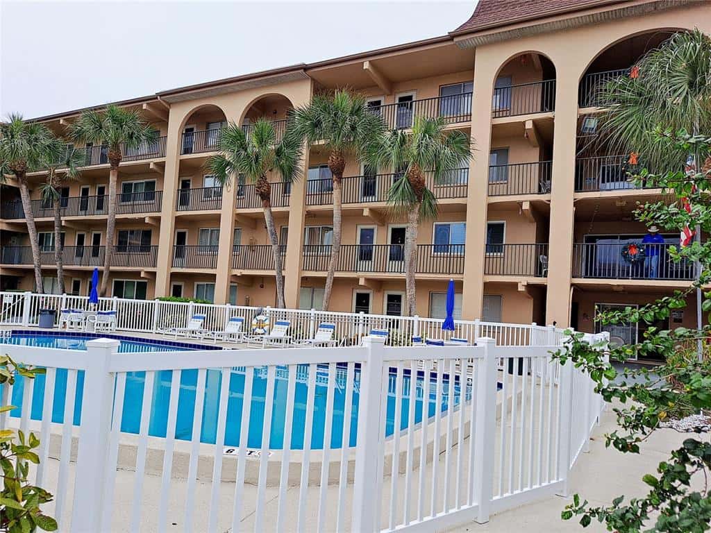 Condominium in BELLEAIR BLUFFS
