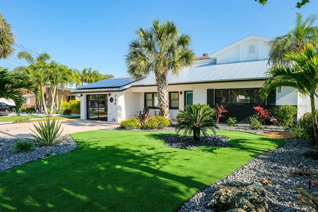 Single Family Residence in ST PETE BEACH