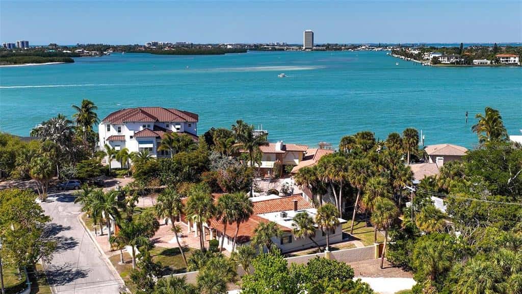 Single Family Residence in SARASOTA