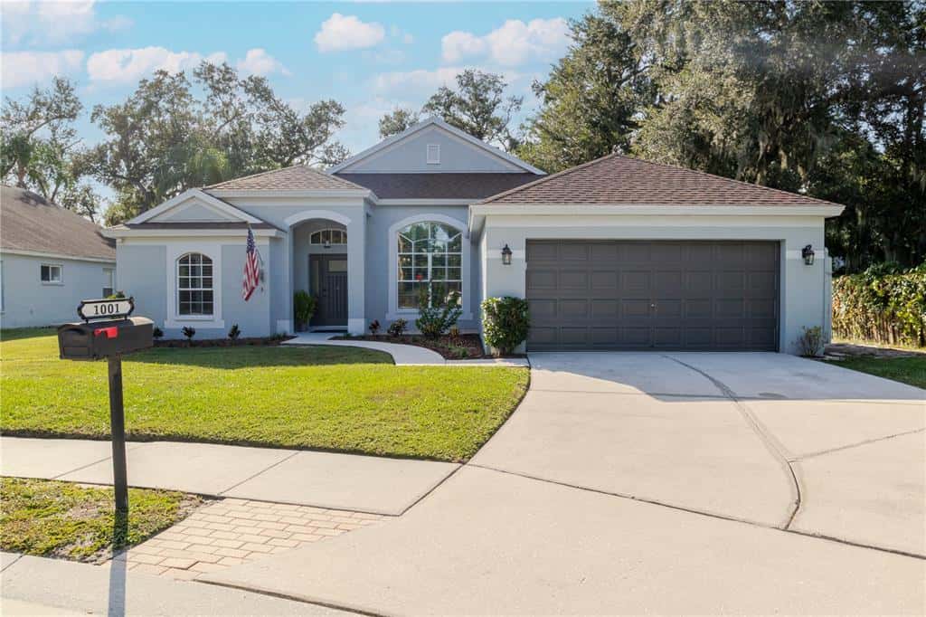 Single Family Residence in BRANDON
