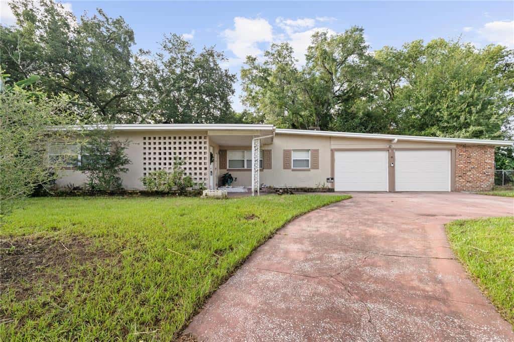 Single Family Residence in ORLANDO