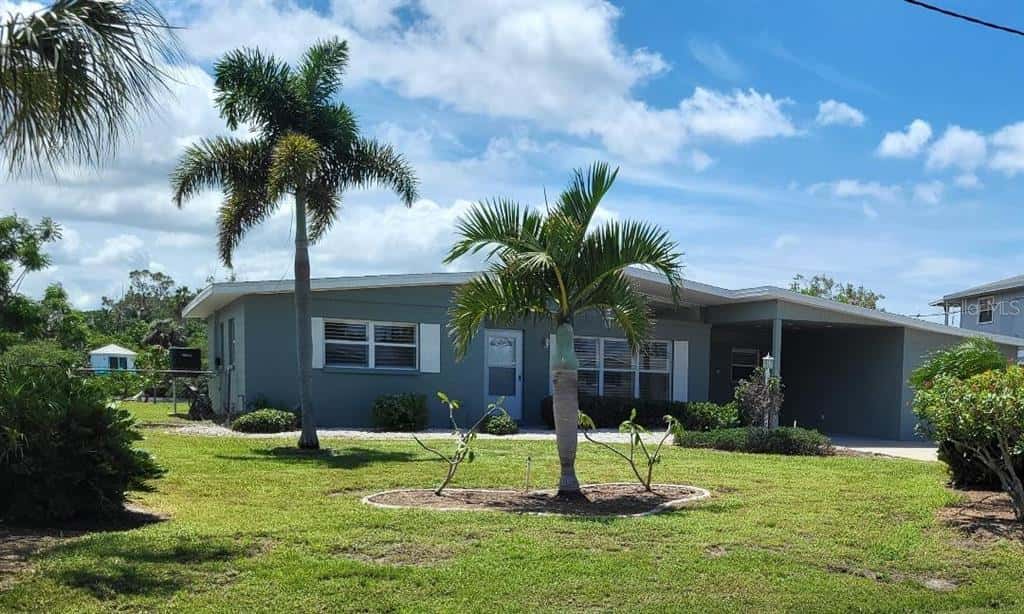 Single Family Residence in RUSKIN