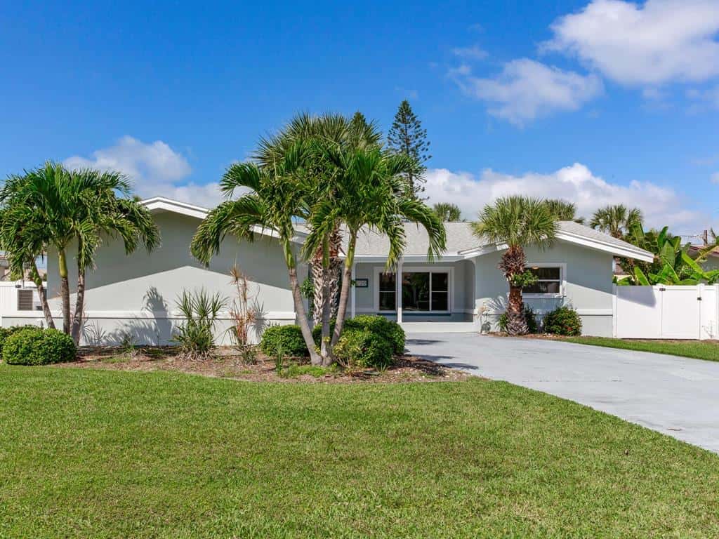 Single Family Residence in TREASURE ISLAND