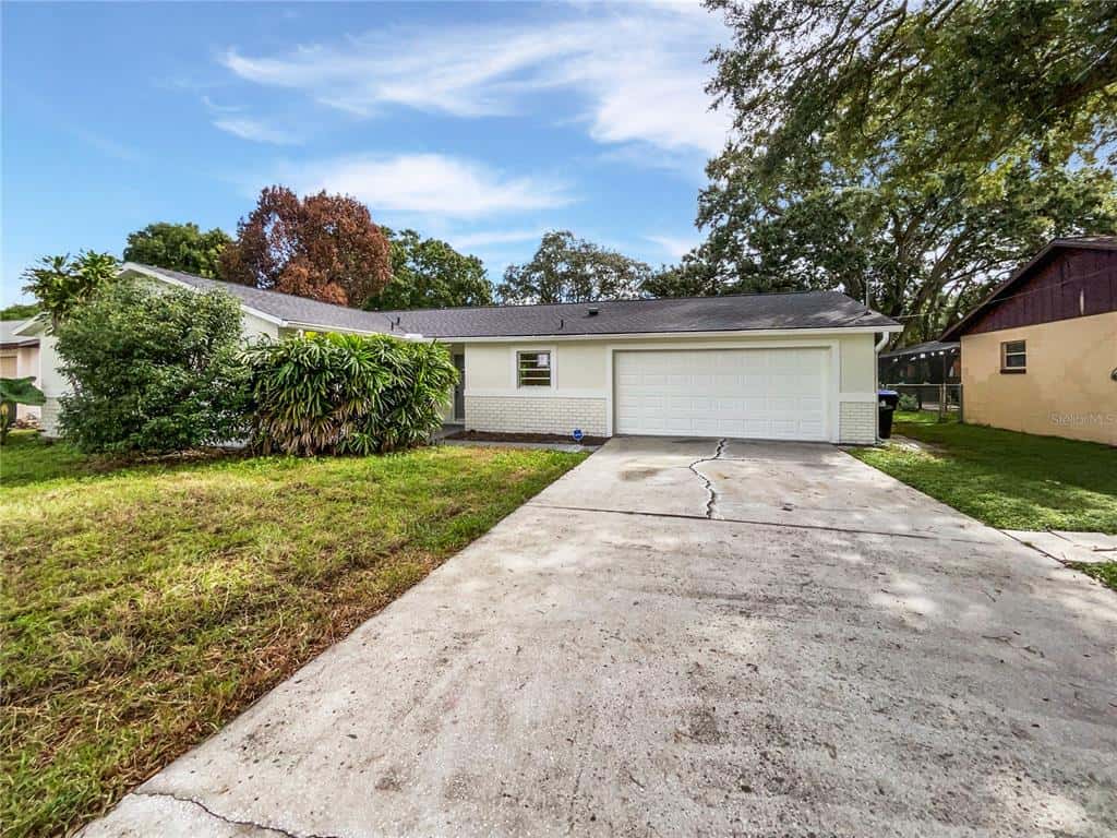 Single Family Residence in ORLANDO