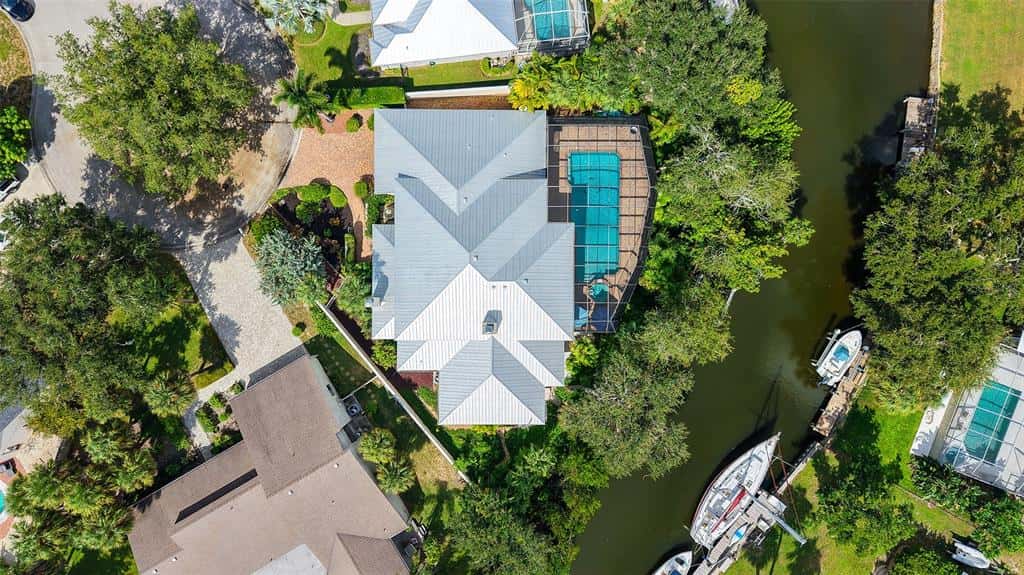 Single Family Residence in SARASOTA