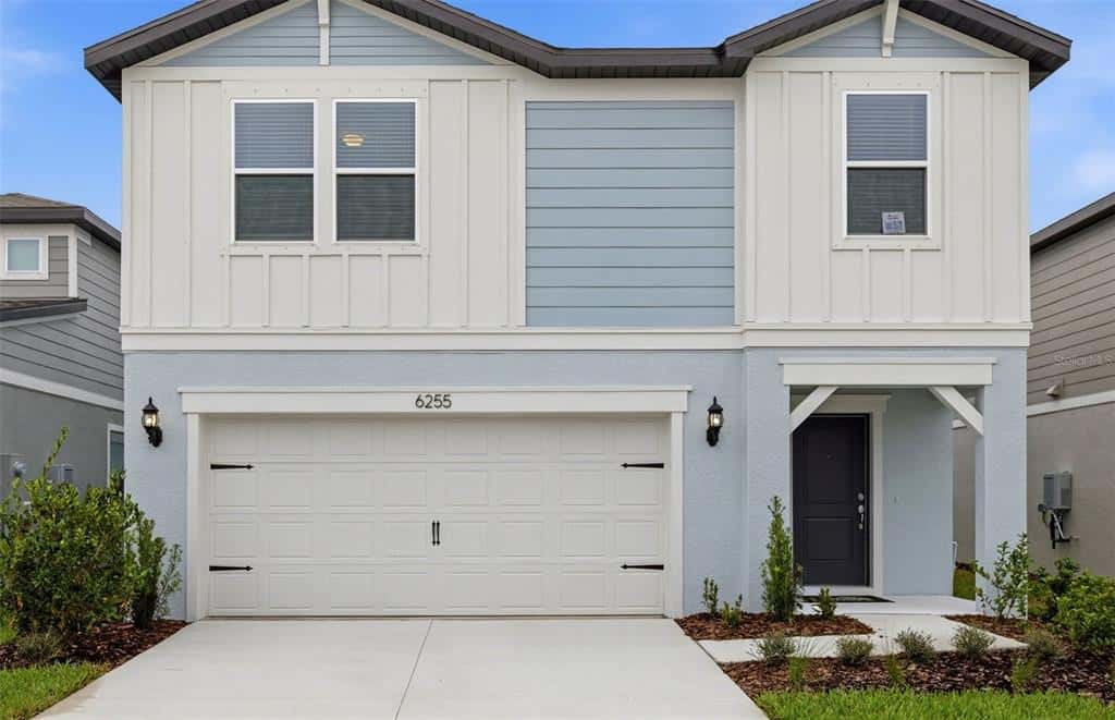 Single Family Residence in APOLLO BEACH