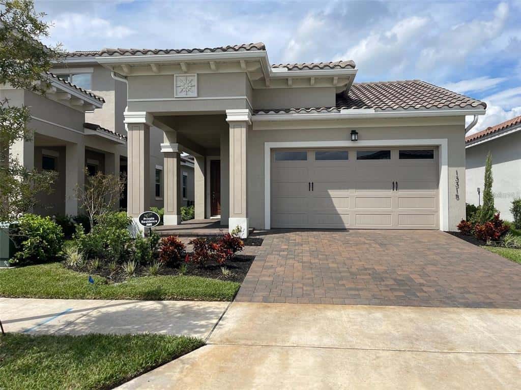 Single Family Residence in ORLANDO
