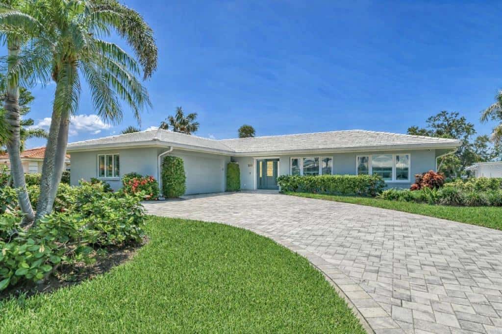 Single Family Residence in LONGBOAT KEY