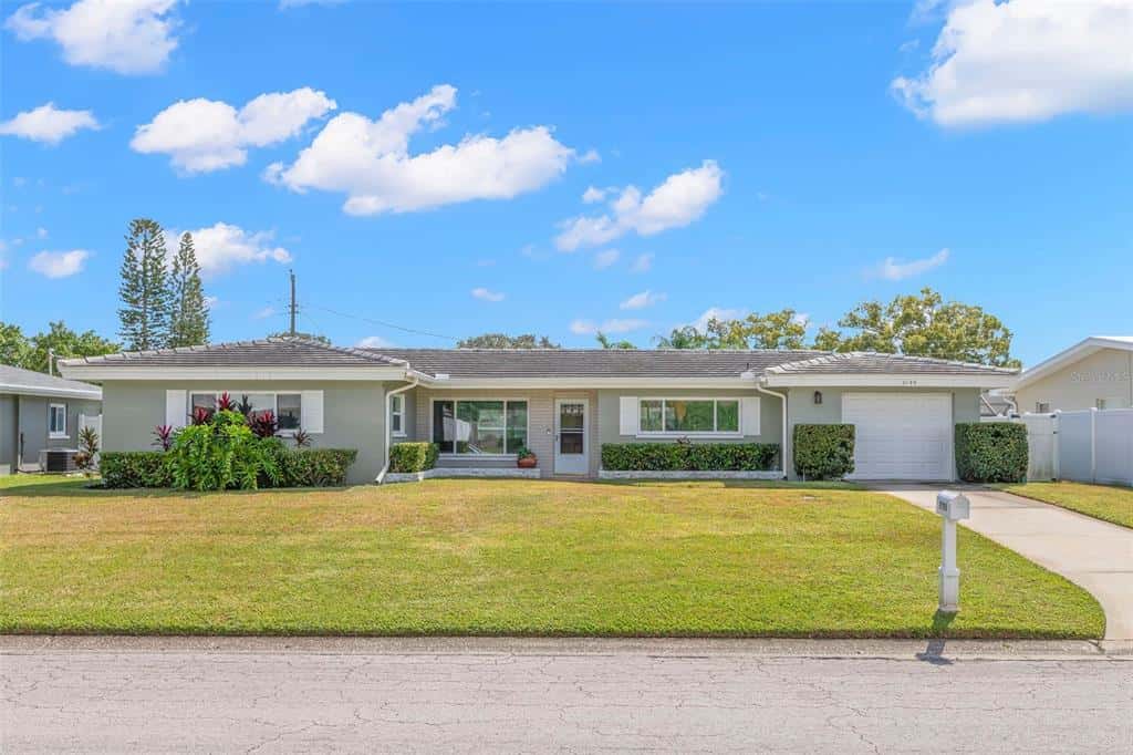 Single Family Residence in BELLEAIR BLUFFS