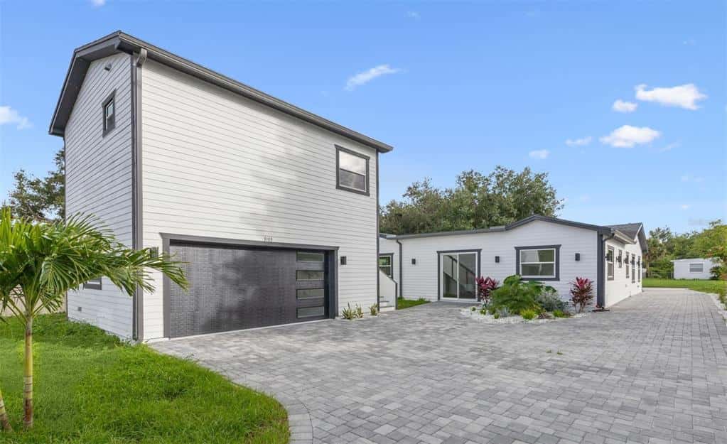 Single Family Residence in ORLANDO