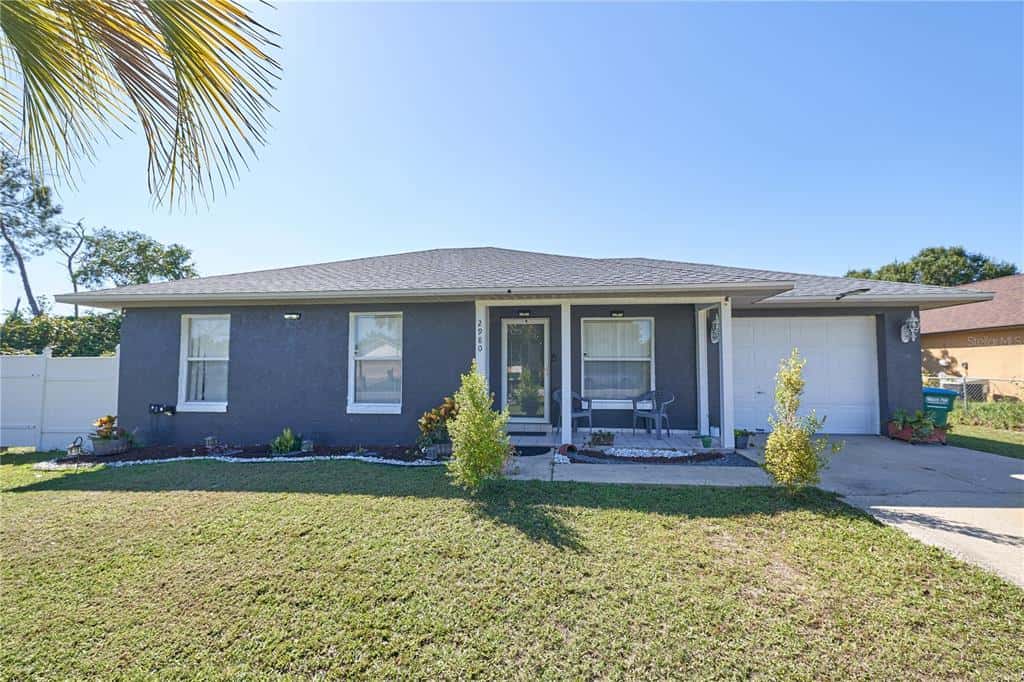 Single Family Residence in DELTONA