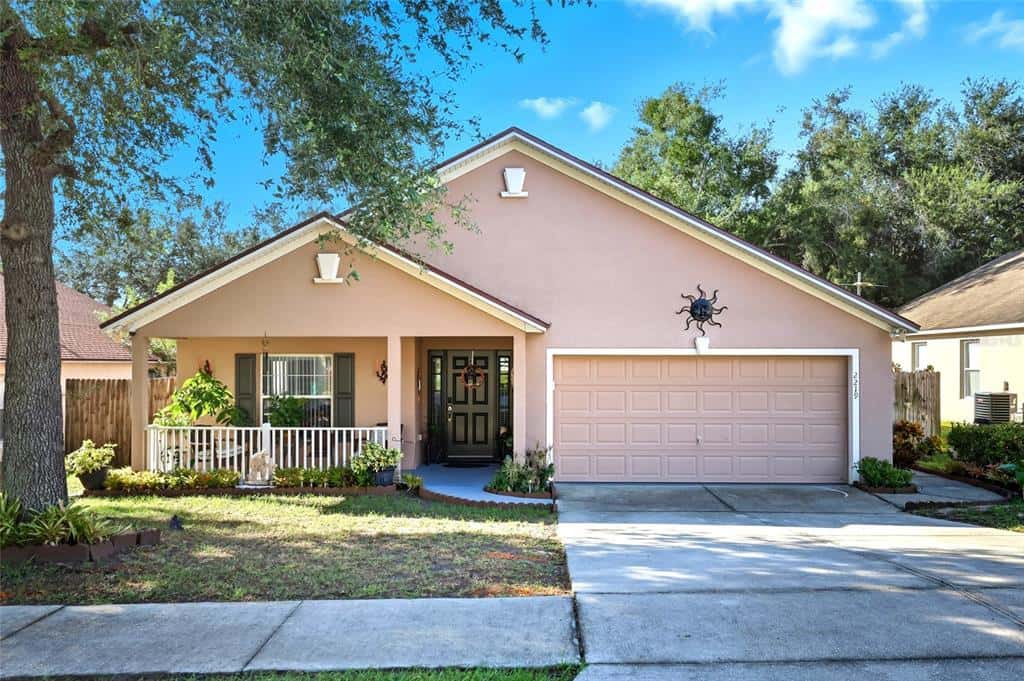 Single Family Residence in TAVARES